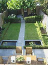 Ist Dein Garten Auch Lang Und Schmal Oder Einfach Nur Klein Wir Haben Zwei Tolle Gestaltungsideen In 2020 Design Kleiner Garten Garten Ideen Minimalistischer Garten