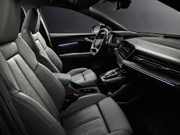 Nearly identical under the sheetmetal, the q4s will be positioned as audi's smallest and most affordable evs when they arrive in showrooms in a bid to bring electrification to the mainstream. Audi Q4 E Tron Meb Crossover Mit Premiumanspruch