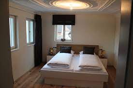 Употребите существительные, данные в скобках). Haus Fur Freunde Hotel Meintzinger Frickenhausen Am Main Holidaycheck Bayern Deutschland