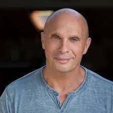 Sean Bennington's Instagram, Twitter & Facebook