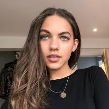 Ella Walker's Instagram, Twitter & Facebook