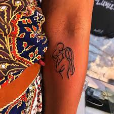 Le tatouage date de naissance est devenu un phénomène de mode, dont le choix du motif varie selon les envies de chacun. 80 Tatouages De Mamans Pour Dire Leur Amour Pour Leur Enfant