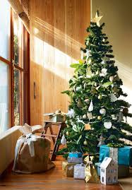 15 Ideas Para Decorar De Navidad Un Piso Pequeno Casas De Navidad Arboles De Navidad Decorados Arbol De Navidad