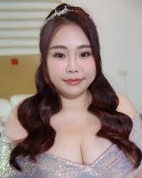 新娘晚宴进场造型｜ First March In Makeup By Stella Yap Makeup & Hairdo Services  现已开放预约·各种妆发服务都能找我2024/2025年好日子陆陆续续