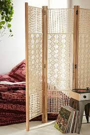Desainnya ⭐ minimalis ⭐ modern ⭐ kayu ⭐ gantung. 6 Cara Cerdas Memisahkan Ruangan Tanpa Dinding