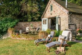 Ce Cottage Anglais A Plus De 500 Ans Mais L Interieur Est Incroyable Vieilles Maisons De Campagne Maisons De Campagne Anglaise Maison De Vacances