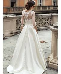 Abiti senza fronzoli che sembrano splendidi su qualsiasi sposa. Abito Da Sposa Economico Con Gonna Ampia In Raso Morbido E Corpetto In Pizzo Con Maniche Abiti Da Sposa Abito Da Sposa Economico Abiti Da Sposa In Raso