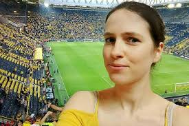 Wir lieben fußball, monthly listeners: Frau Und Fussball Fan Warum Ist Das Exotisch Brigitte De