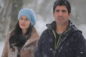 Özcan deniz resmi i̇nstagram hesabı www.facebook.com/ozcandeniz www.twitter.com/ozcandeniz www.youtube.com/ozcandeniz youtube.com/ozcandeniz. Bild Zu Fahriye Evcen Evim Sensin Du Bist Mein Zuhause Bild Fahriye Evcen Ozcan Deniz Filmstarts De