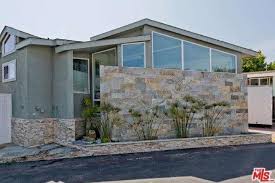Live In Luxury In These Double Wide Mobile Homes Life At Home Trulia Blog Mobile Home Doublewide Luxury Mobile Homes Mobile Home Decorating