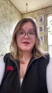 Kerry Simons's Instagram, Twitter & Facebook