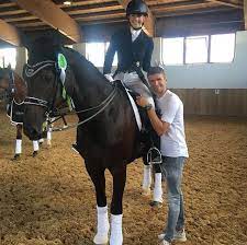 The blankets accompanied the internationally successful professionals and their horses for a long time. Footballers With Animals On Twitter Thomas Muller Hugging A Horse