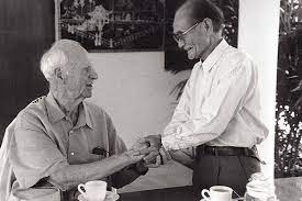 1997) เป็นนักร้องชาวญี่ปุ่น ปัจจุบันเป็นสมาชิกของเกิร์ลกรุปเกาหลีใต้ ร็อกเก็ตพันช์ อีก. Facebook