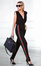 Calça Jeans Com Faixa Do Lado Musa Do Estilo Bianca Petry Guita Moda Roupa Desportiva Moda Estilo De Moda Casual