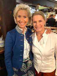 Die fernsehköchin und unternehmerin cornelia poletto kocht in ihrem hamburger studio ein einfaches gericht zum. Ceu On Twitter Cornelia Poletto Lud Gemeinsam Mit Ihrem Mann Prof Dr Rudiger Grube In Ihre Neue Kneipe Die Den Namen Ihrer Zauberhaften Tochter Paula Tragt Zum Ersten Kneipen Polit Talk Mit Eu Kommissar