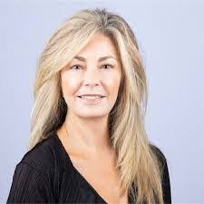 Kendra Carden's Instagram, Twitter & Facebook