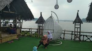 Menikmati Santap Siang Di Tengah Waduk Saguling Tempatnya Kekinian Dan Banyak Spot Fotonya Tribun Jabar