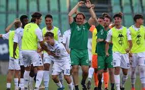 Diciannove anni dopo l'ultima affermazione, la squadra allenata da buscé conquista il tricolore. N4 0fcpkd3jvhm