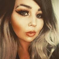 Vicki Askew's Instagram, Twitter & Facebook