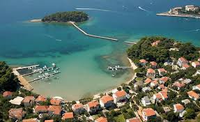 Wir haben uns ein motorboot zugelegt und sind ab nach kroatien. Banjol Kroatien Reisefuhrer Kroati De