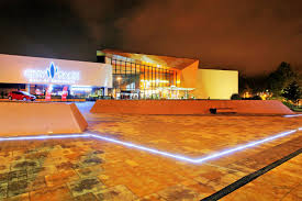 The complex has a floor area of 59,000 square metres (635,071 sq ft) and over 1,000 parking spaces. City Park Mall Exe Green Holding