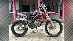 Sepertinya yamaha indonesia sudah waktunya mengeluarkan jagoan motor garuk tanah kelas 150cc untuk melawan dua. Keren Abis Vixion Modif Trail Keren Youtube