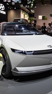 Hyundai 45 Ev Concept Throws It Way Back Roadshow Hyundai Electric Car Concept Roadshow