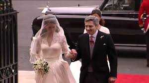 Während über das brautkleid nur spekuliert wird, ist schon bekannt, was. Catherine Middleton Arrives At Westminster Abbey Youtube