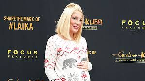 Tori spelling has certainly had her ups and downs since stepping into the spotlight on beverly hills, 90210 in the '90s. Tori Spelling 47 Teased That She Was Pregnant With Baby No 6 With Bump Pic Fans Were Confused Editorpen