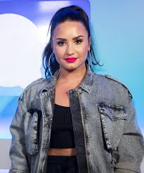 Demi lovato's height and weight. Demi Lovato Dyes Hair Ends Pink