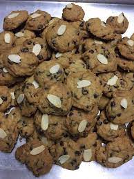 Seperti biasa menggunakan resepi daripada azie kitchen. Resepi Choc Chip Cookies Famous Amos