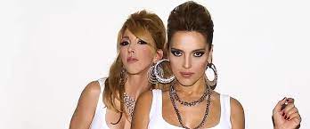 Aralarındaki suların bir türlü durulmadığı demet akalın, hande yener'in kızına yaptığı yoruma 'yazık sana, seni ben bile kurtaramam, anma adımı' diye cevap verdi. Butun Skandallara Ragmen 11 Yillik Kusluk Bitti Demet Akalin Ile Hande Yener Baristi Onedio Com