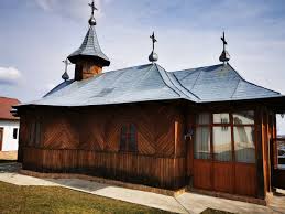 Biserica adormirea maicii domnului a fost începută în anul 1900, pe proprietatea boierului alexandru costescu, din satul giuleşti, acesta fiind şi cel ce a suportat cheltuielile necesare construcţiei. Biserica Adormirea Maicii Domnului GhilÄƒneÈ™ti PrimÄƒria Comunei Cristesti Botosani