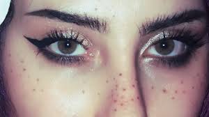 Freckle tattoos, or freckling, is a semipermanent tattooing technique and new beauty trend that mimics natural freckles. Woman Who Tattooed Her Own Face With Freckles Is Going Viral Allure