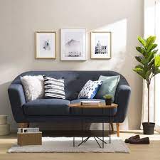 Sofa matras tidak memakan banyak tempat dan tidak sulit untuk memadu padankannya. Desain Ruang Tamu Ukuran 2x2 Yang Jauh Dari Kata Sesak Dikunjungi Tamu Sekeluarga Bisa Muat