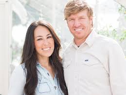 In homebody zeigt sie, wie jeder im handumdrehen seinen ganz eigenen stil findet: How Fixer Upper S Joanna Gaines Chip Gaines Became Household Names
