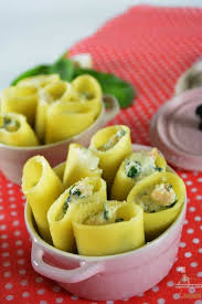 Paccheri Farcis Aux Epinards Et Saumon Recipe In 2020 Food Fruit Cantaloupe