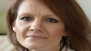 Tinder: Anna Rowe calls for law change to protect those defrauded