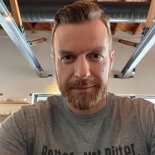 Chris Peavey's Instagram, Twitter & Facebook