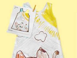 Biarpun keseruan foto itu nampak biasa. Brand Fashion Ini Pakai Coretan Anak Anak Untuk Jadi Desain Baju