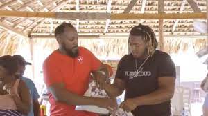 Guerrero homers vladimir guerrero jr. Video Vladimir Guerrero And Vlad Jr Gave Back To Their Native Dominican Republic For Christmas
