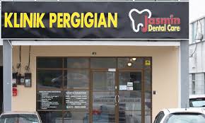 Inilah daftar klinik dokter gigi dan tarif dokter gigi terlengkap di setiap wilayah di indonesia. Klinik Pergigian Kerajaan Meru