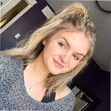 Deanna Passmore's Instagram, Twitter & Facebook