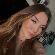 bryn lewis (@brynle24)