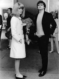 Catherine deneuve, de son vrai nom catherine dorléac, grandit dans une famille de comédiens mais n'ambitionne pas pour autant de faire carrière dans le métier. Catherine Deneuve Qui Sont Les Hommes De Sa Vie