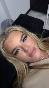 Becky Scarborough's Instagram, Twitter & Facebook