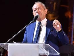 يذكر أن أنسي ساويرس، من مواليد 14 أغسطس 1930 ويبلغ من العمر 91 سنة، وهو حاصل على بكالوريوس الزراعة من جامعة القاهرة عام 1950، ويعد مؤسس ورئيس مجموعة أوراسكوم. Aexuboeof67 7m