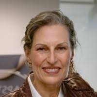 Kirsten Swenson's Instagram, Twitter & Facebook