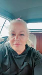 Lori Schweiger's Instagram, Twitter & Facebook