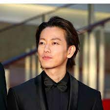 恋愛ドラマの胸キュンに欠かせないのがキスシーン 横顔のかっこよさはもちろん 表情や空気感 手の位置や仕草などが上手いと 1度見たら忘れられないくらいときめきますよね そこで今回は キスシーンが上手な俳優ランキング として キスシーン 俳優 恋愛ドラマ